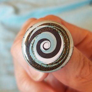 NWT Black White Blue Swirl Pin Buttonhead